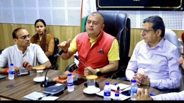 Amit Sharma assures full census coverage for migrants, visits camps in Jammu
