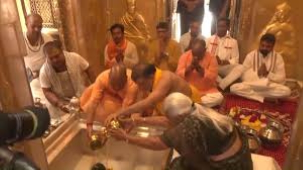 CM performing worship during Somnath Sankalp Mahotsav