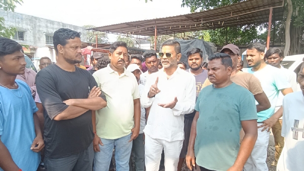Manoj Singh with protesters
