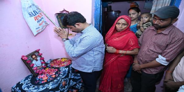 Minister Nandi visited homes of his loved ones to express condolences