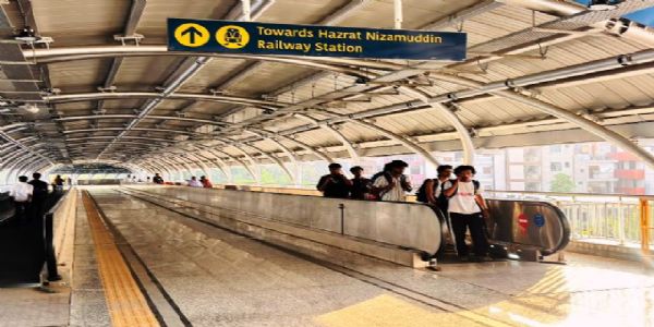 Footover Bridge Connecting Nizamuddin Railway Station and Sarai Kale Khan Namo Bharat Station Opened for Passengers