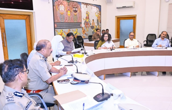 CM  Reviews Law and Order Situation in Odisha