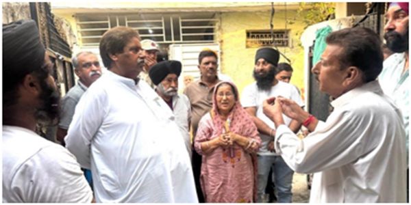 Bhalla raises burning public issues during mass contact prog