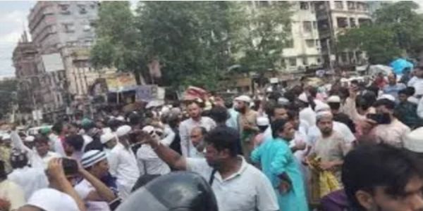 Tension in Kolkata’s Rajabazar Over Friday Prayers on Road, Police Clear Area