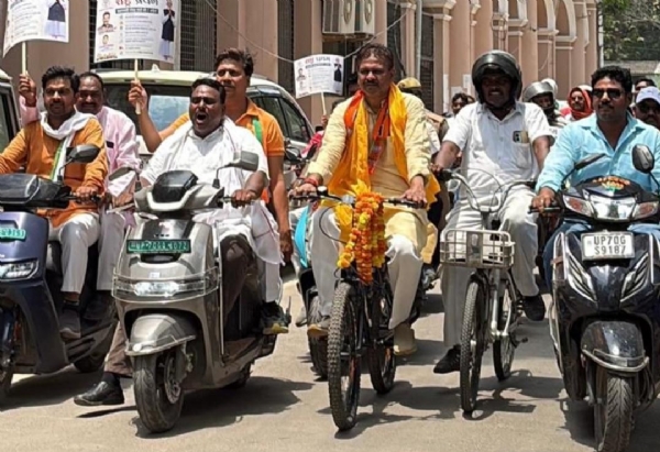 Prayagraj Municipal Corporation organized an electric bike rally