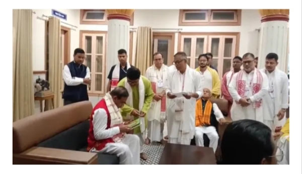 बटद्रवा थान प्रबंधन समिति के साथ बैठक में शामिल हुए मुख्यमंत्री डॉ हिमंत बिस्व सरमा।