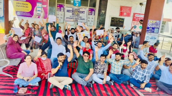 Protest by NG employees at GMC Kathua enters 5th day