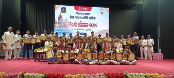 Meritorious Students of Saraswati Shishu Vidya Mandirs Felicitated in Bhubaneswar