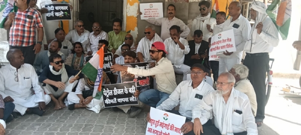 Cong holds demonstration at the District Court Cong holds demonstration at the District Court