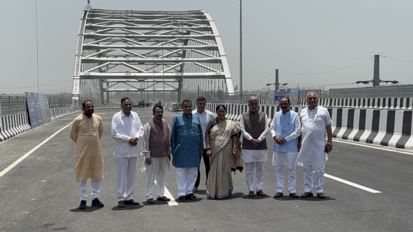 In New Delhi on Tuesday, Union Minister for Road Transport and Highways Nitin Gadkari and Delhi Chief Minister Rekha Gupta inspected the six‑lane access‑controlled highway project (NH-148NA) under construction from DND Maharani Bagh to the Faridabad–Ballabgarh bypass.