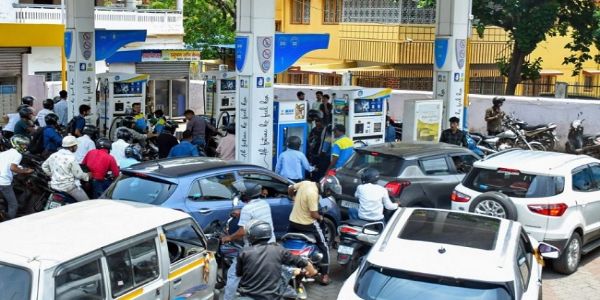 Petrol and Diesel Prices Raised by Around 90 Paise Per Litre; Revised Rates Come Into Effect