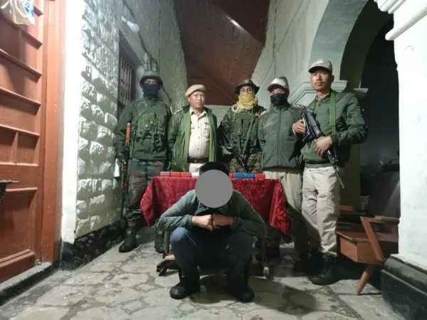 मणिपुर में हेरोइन की बड़ी बरामदगी और सेनापति और इंफाल ईस्ट में हुई गिरफ्तारी की तस्वीर।