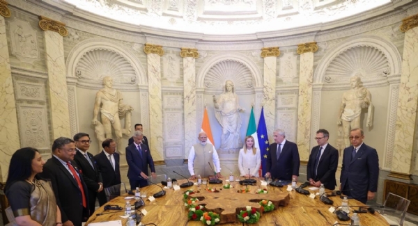 Prime Minister Narendra Modi and Italian Prime Minister Giorgia Meloni with leaders of the delegations.