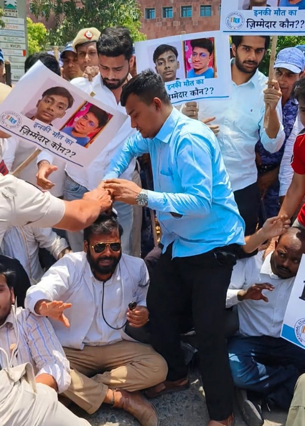 NSUI Workers Stage Protest