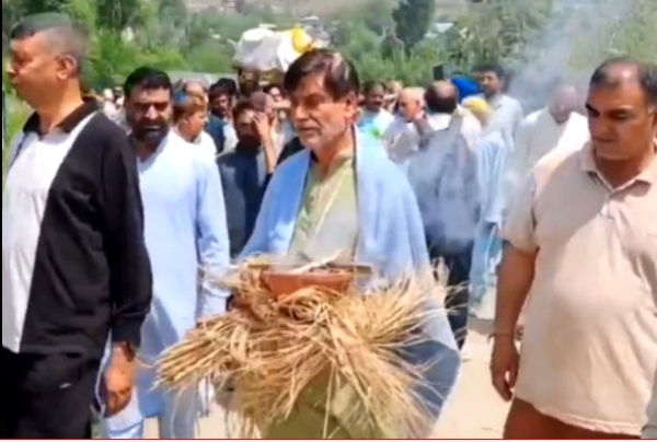 Muslims, Sikhs Participate In Last Rites Of Kashmiri Pandit Woman Muslims, Sikhs Participate In Last Rites Of Kashmiri Pandit Woman