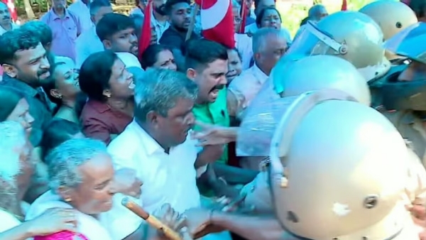 People confronting with Police People confronting with Police