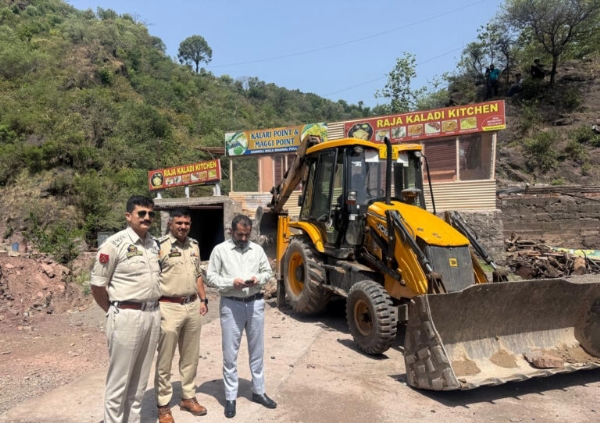 Authorities Raze ‘Illegal’ Commercial Property Of Suspected Drug Peddler In Udhampur Authorities Raze ‘Illegal’ Commercial Property Of Suspected Drug Peddler In Udhampur