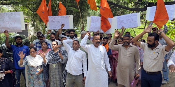 Municipal Workers hold protest, raise demands