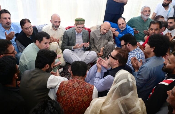 CM Omar Abdullah Visits Residence Of MP Er Rashid, Expresses Condolences CM Omar Abdullah Visits Residence Of MP Er Rashid, Expresses Condolences