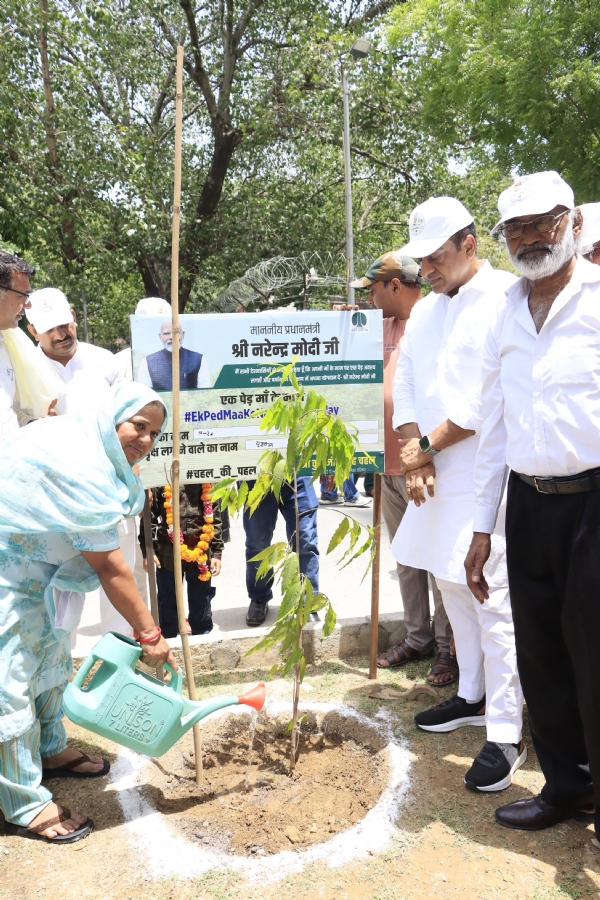 Kuljeet Singh Chahal, Vice Chairman of the New Delhi Municipal Council, along with local residents and RWA members, participates in a plantation drive under the “Ek Ped Maa Ke Naam” campaign in New Delhi.