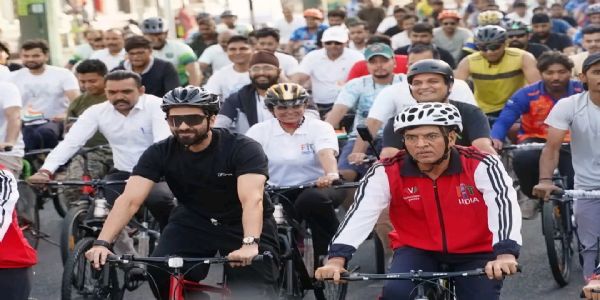Sabarmati Riverfront Turns Into a Celebration of Fitness and Sporting Culture as Thousands Join ‘Fit India Sundays on Cycle’