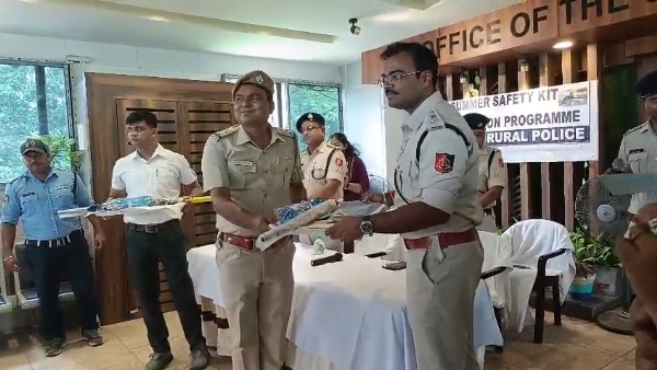 Hooghly Rural Police distribute summer kits to on-duty personnel