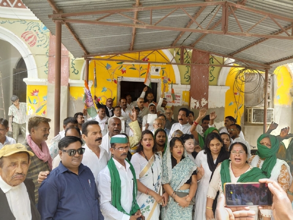 Cong protest at DM office