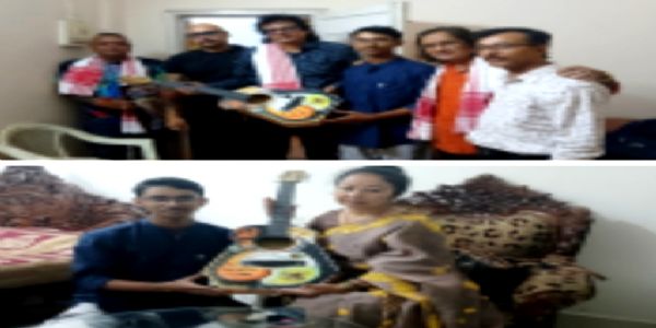 Teenager Creates ‘Zubeen Memorial Guitar’ as Unique Tribute to Singer