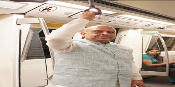Vijendra Gupta Joins ‘Metro Monday’ Campaign, Travels to Delhi Assembly via Metro