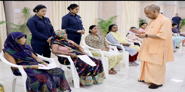 Janata Darshan – UP CM gives patient hearing to complainants, assures quick justice