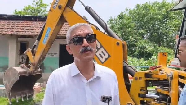 Uttarpara buldozer action