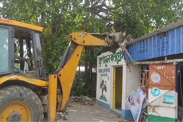 Asansol buldozer action