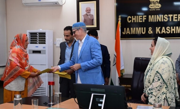 CM Omar Abdullah Hands Over Regularisation Orders To CPWs Of School Education Department