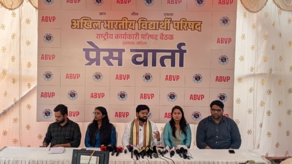 ABVP National General Secretary Dr. Virendra Singh Solanki and others in a Press Confernece
