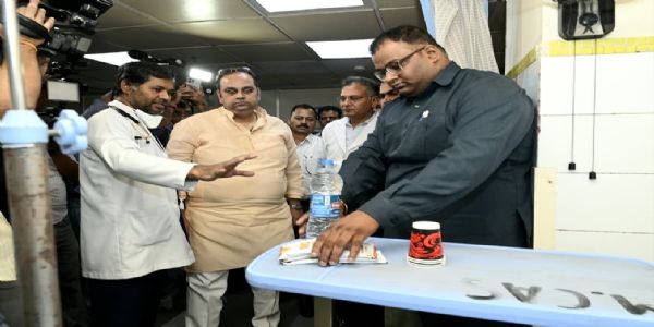 (Lead) Delhi Health Minister Reviews Preparedness to Tackle Severe Heatwave