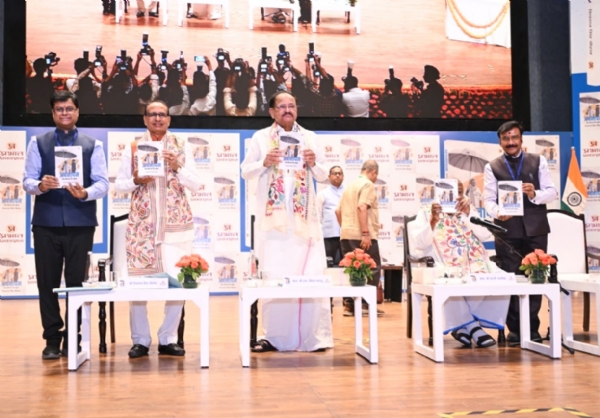 Former Vice President Venkaiah Naidu at the launch event of Union Minister Shivraj Singh Chouhan’s book  Apnapan”