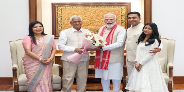Goa Chief Minister Pramod Sawant Meets Prime Minister Modi Along With Family