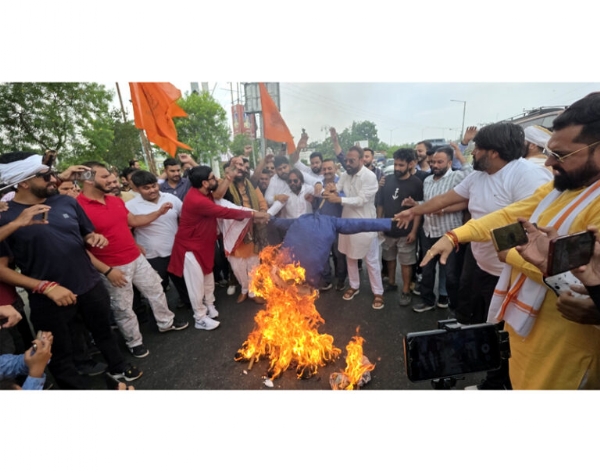 Yuva Rajput Sabha stages demonstration