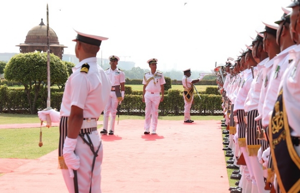 Vice Admiral Ajay Kochhar inspecting the Guard of Honour at South Block.