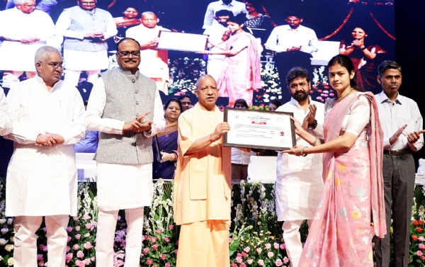 CM distributes appointment letters to Junior Analysts (Medicine) and Dental Hygienists recruits in Lucknow