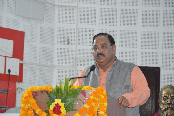 Jitendra Tiwari, Editor, Hindustan Samachar News Agency addressing gathering