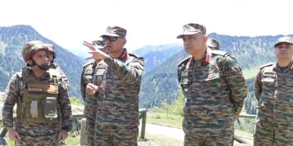 Northern Army Commander Reviews Anti-Infiltration Grid Along LoC