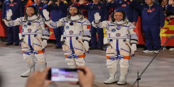China’s Shenzhou 21 Crew Returns After Record Seven-Month Space Mission
