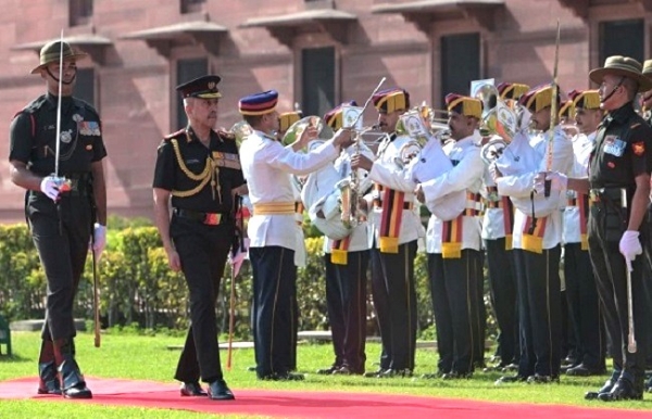 Chief of Defence Staff General N. S. Raja Subramani inspects the Guard of Honour.