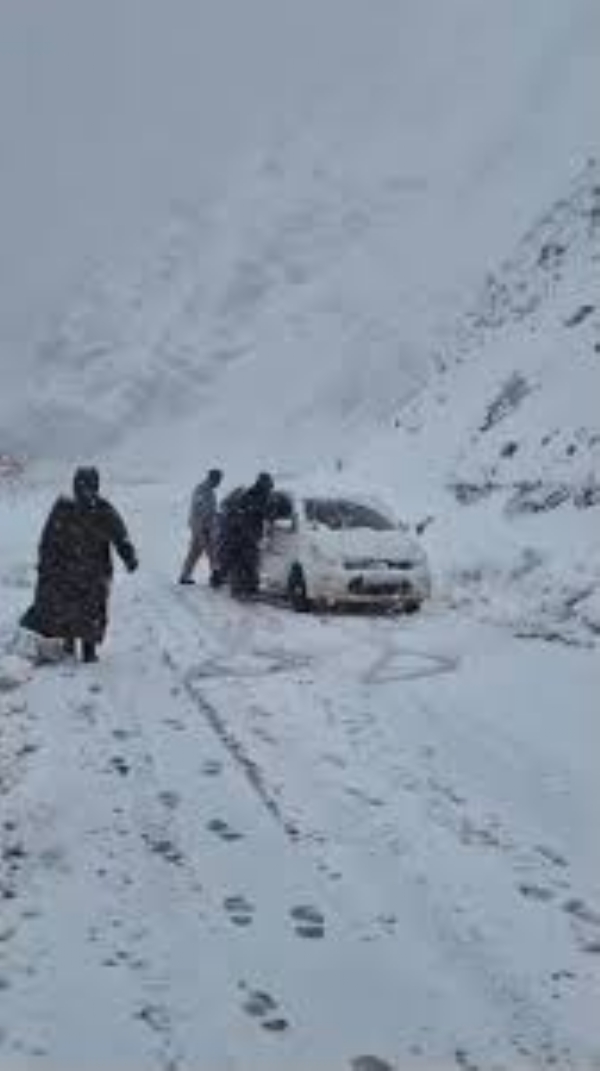 Mughal Road Closed Amid Fresh Snowfall In Upper Reaches