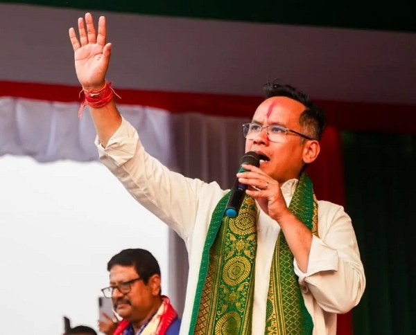 Gaurav Gogoi addressing an election rally on Saturday. चुनावी सभा को संबोधित करते हुए कांग्रेस अध्यक्ष गौरव गोगोई।