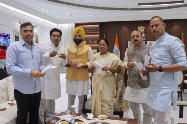 Delhi Chief Minister Rekha Gupta celebrates the BJP’s victory at the Delhi Secretariat with ‘jhal muri’ and ‘rasgulla’.