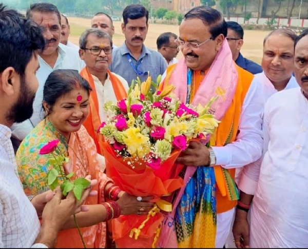 Deputy Chief Minister Keshav Prasad Maurya welcomed by BJP workers