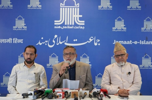 Jamaat-e-Islami Hind Deputy President Malik Mohtasin Khan and Engineer Salim Ahmad addressing a press conference at the headquarters in Jamiat Nagar, Delhi on Wednesday.
