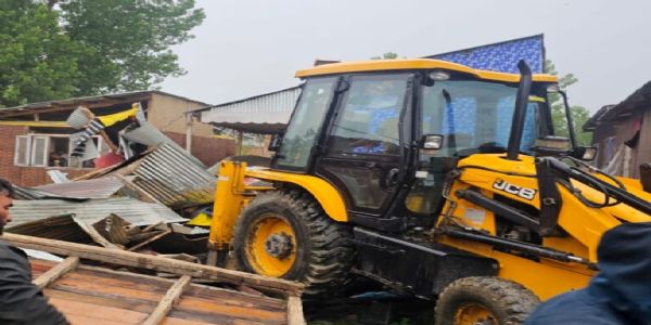 ‘Illegal’ House Of Drug Peddler Razed In Srinagar